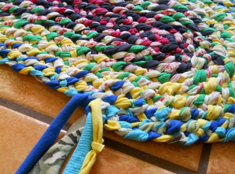 Braided Rug Workshop; Upcycle your Old Clothes! December 11th ~ 6pm to 9pm